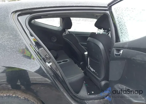 2016 Hyundai Veloster z USA, uszkodzony, nr VIN KMHTC6AD2GU301831